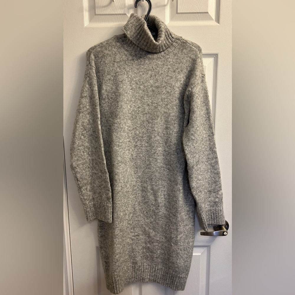 H&M knit turtleneck sweater dress. Size XS, fits oversized. Like new.